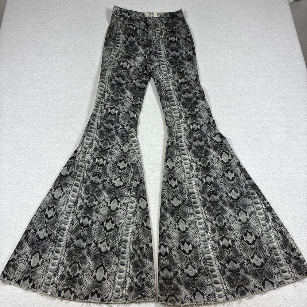 We The Free Just Float On Flare Jeans 25 Gray Snake Print 25x33 Festival Classic